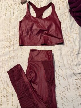Fabletics Burgundy Seamless Sports Bra and Leggings Set